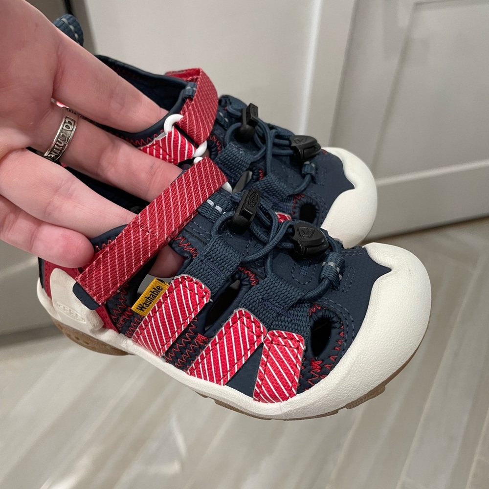 Keen washable waterproof shoes size 8 toddler